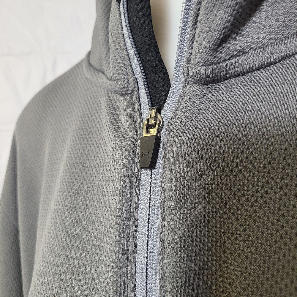 Under Armour moisture wicking sweatshirt - Picture 3 of 7